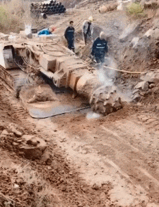 |搞笑GIF趣图:这位选手,打水漂大赛用这个是犯规的