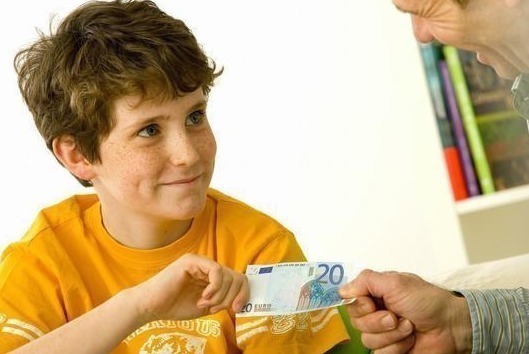 零花钱|当孩子到了这个年纪,父母就要给零花钱了,不然就别怪孩子“偷”