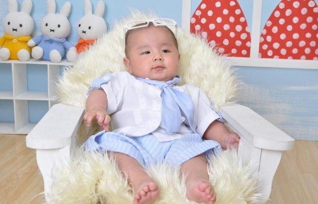 影响|这3种行为影响宝宝脊柱发育，可能长不高，比同龄人“矮”一截