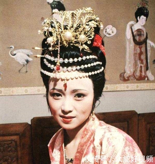 贾宝玉@红楼梦里出现的第一个女子,命运悲惨,却是贾宝玉的暗恋对象