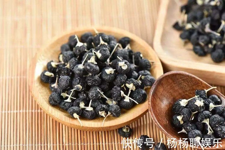 养肝明目|眼睛不好,3种药材煮水5分钟,养肝明目,80岁眼睛都不会花