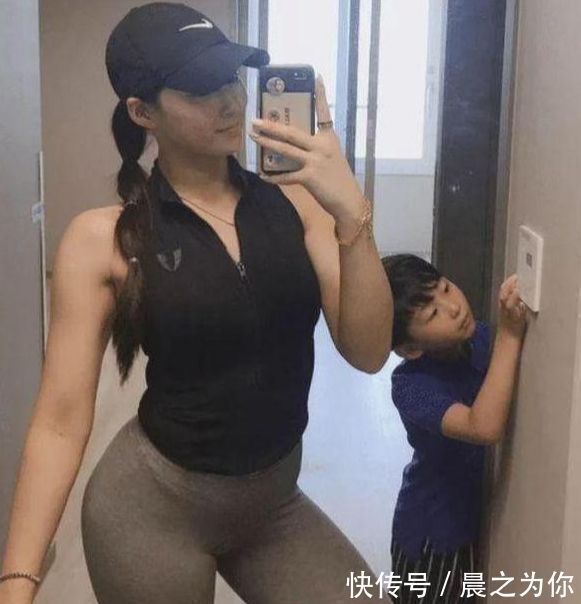 辣妈|90后健身辣妈身高166cm，妙曼身资令人羡慕，坚持锻炼很关键