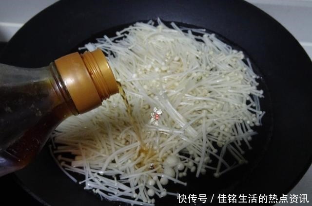 8月就该吃它,蒸一蒸上桌,健康营养,闻到就会流口水