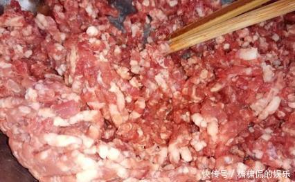 就可以|做羊肉饺子,别放太多调料!这4样就够了!肉馅嫩滑好吃无膻味
