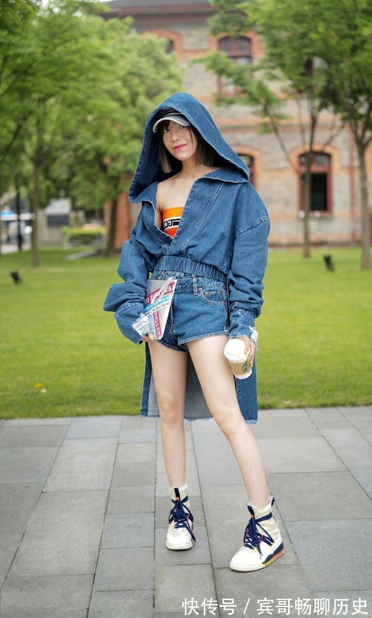 上衣|街拍:黑色一字肩上衣,搭配同色阔腿裤,简单干练,清爽舒适