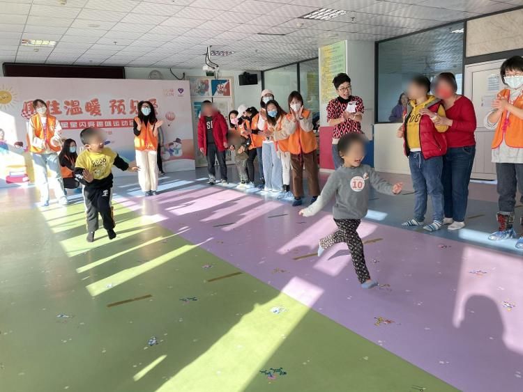 孩子们@青岛：围住温暖预见爱！星星闪耀“趣”运会点亮蓝色星河