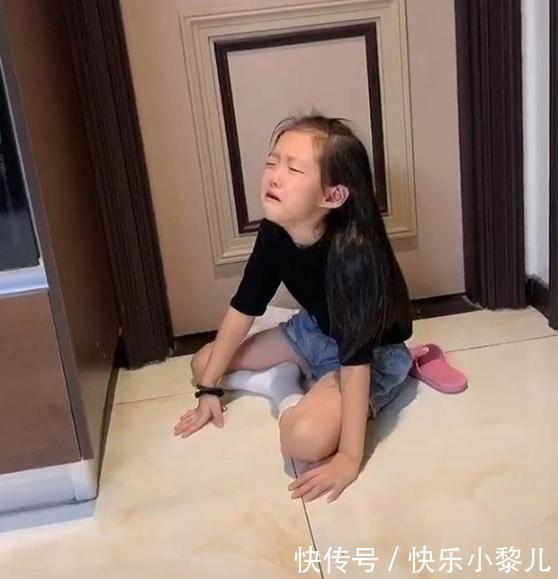 二胎|妹妹偷摸上哥哥床，却被无情扔出房间崩溃大哭，网友心疼一秒