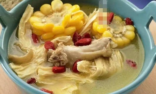 秋日干燥多喝汤，用这两种食材炖鸡汤，鲜美不腻，滋补又润燥！