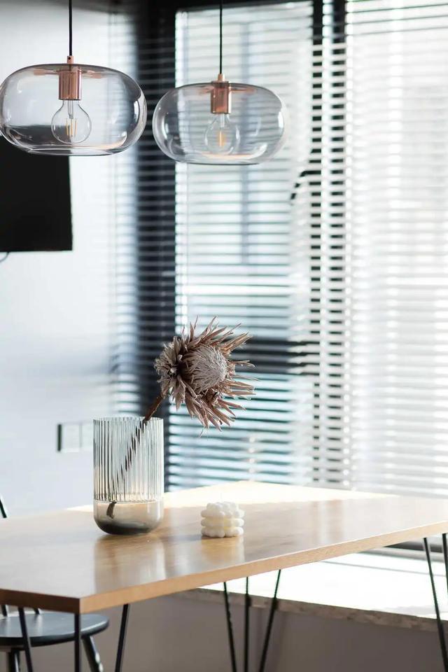 黄铜色|她家130平的新房，满足了我对家的一切期待，全屋干净利落超有品