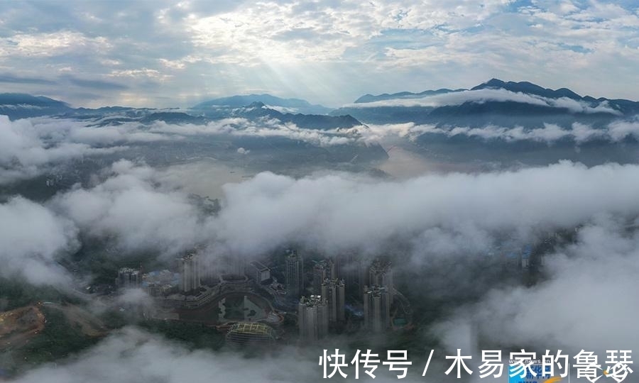 新华网|三峡新雨后 云雾漫山川