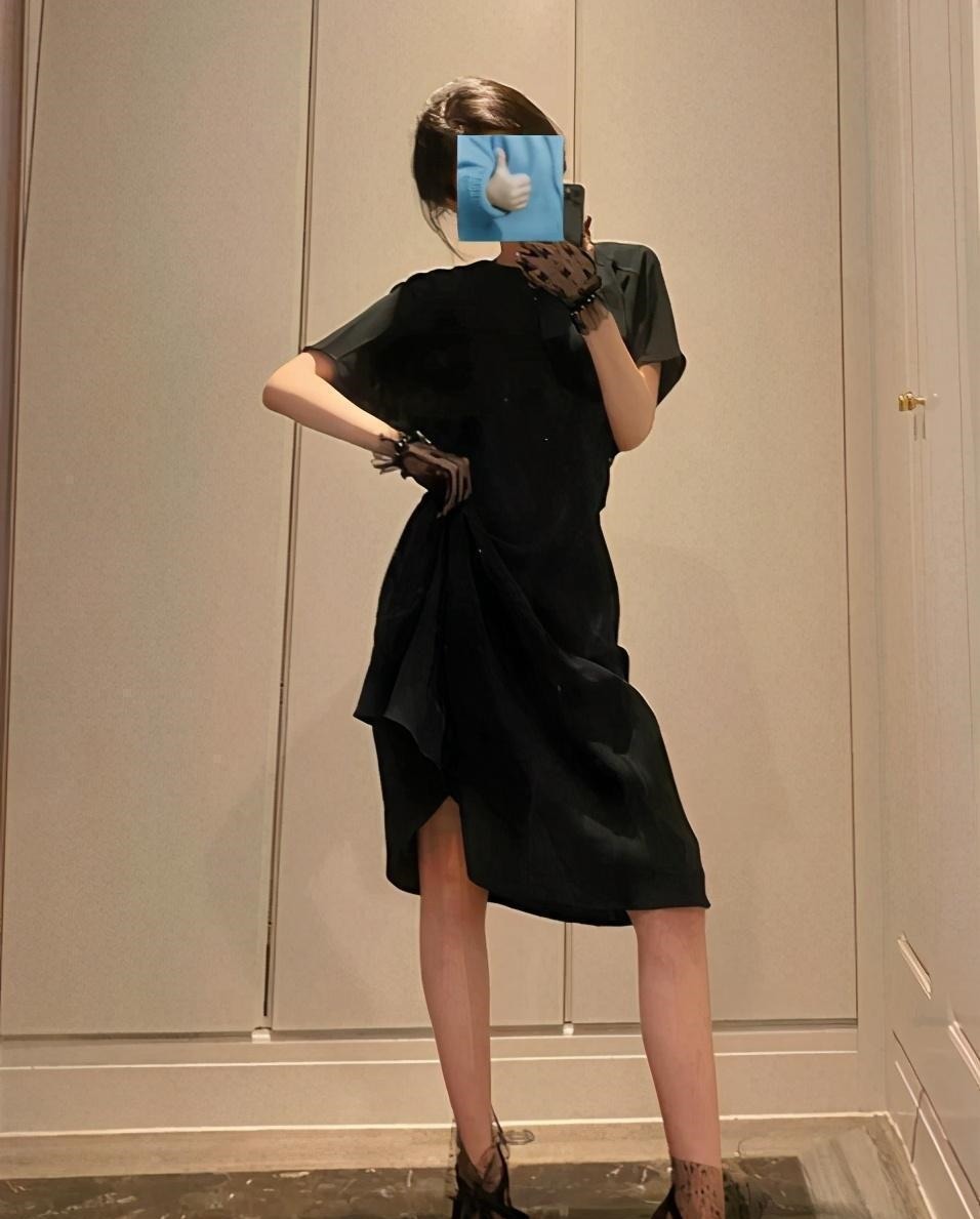 高跟鞋 高跟鞋的网纱是弹力的，而且有系带，丝毫不用担心不好穿！