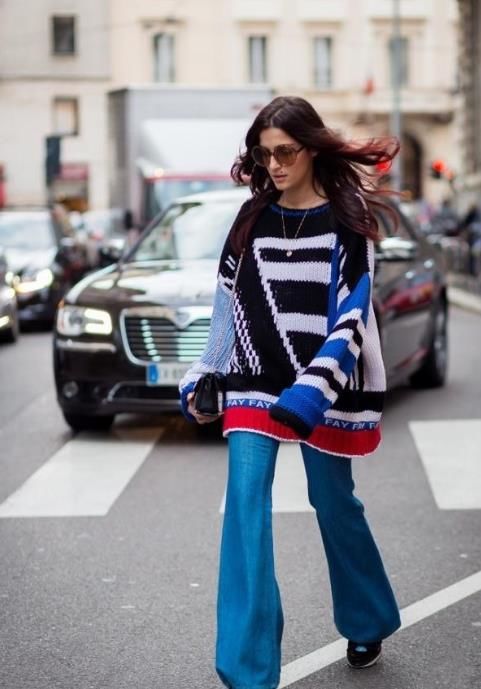 今年春天火了一种穿法，叫：“毛衣＋喇叭裤”，复古时髦有女人味