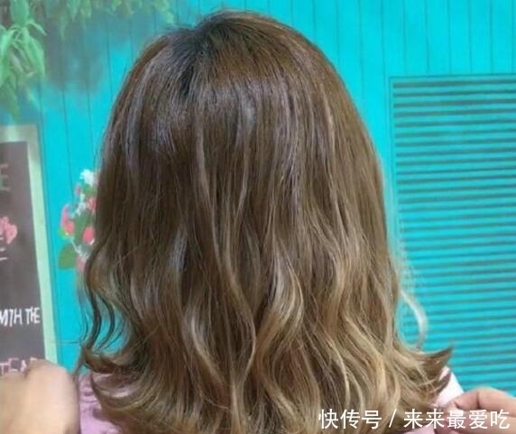 说卷发显老,45岁大姐姐烫发年轻5岁!治疗各种发量少