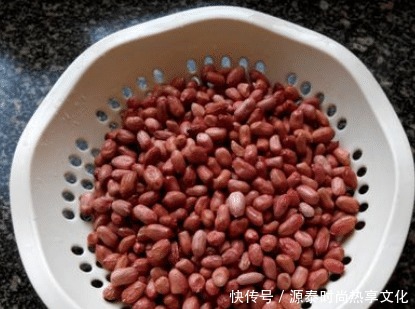 鲜香|花生米不用炒,用盐水泡一泡,比炒的好吃,鲜香酥脆,越吃越过瘾