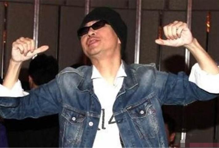 |因得罪张国荣遭封杀,成了全港笑话,今精神失常靠救济金生活