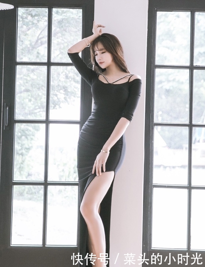 清秀可人的小姐姐,黑色连衣裙穿出妖娆身姿,更显优雅时尚