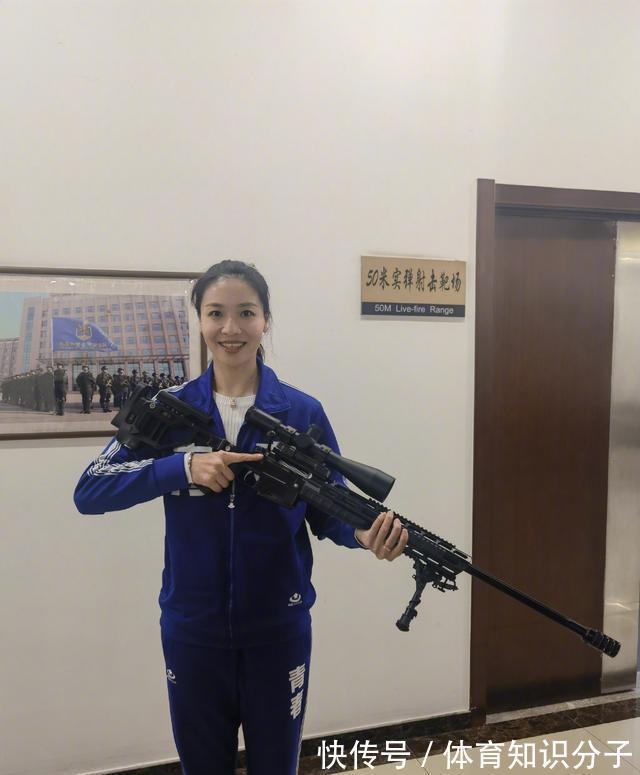 婴儿肥|中国女排队长晒出近照,英姿飒爽,略显婴儿肥却依旧貌美如花!