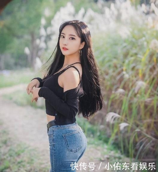 牛仔|清新的小姐姐,牛仔修身裤搭配小吊带,仙女气息十足