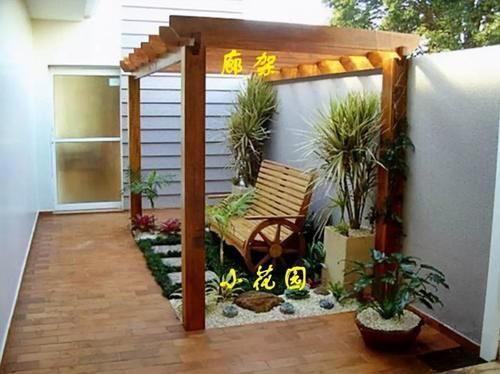 草坪|家有小院赶紧装扮打理起来,搭廊架铺草坪石子,瞬间感觉就出来了