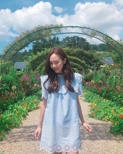 6个“显白小心机”让你气质马上UP！从穿搭、妆容入手！瞬间提亮暗沉肤色！