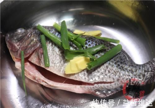 鱼身|不管解冻什么鱼，千万不要加水泡，教你一招，比活鱼都鲜美、新鲜