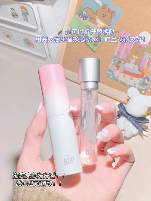 17岁吃土女生化妆包里原来有这些！怪不得颜值这么高！