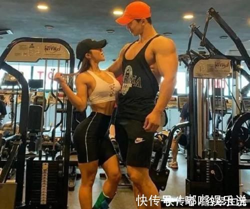 羡慕|太有安全感了!这对健身情侣,上演“肌肉版”最萌身高差,羡慕了