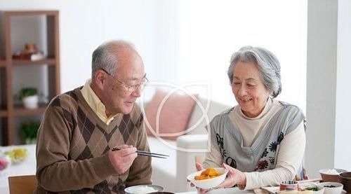 血糖稳定|糖尿病的“帮凶”已找到,甜食不背“黑锅”,这三类食物要少碰