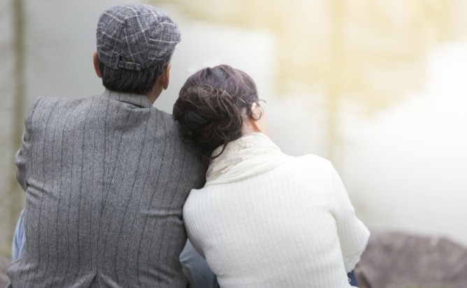 绝经|绝经后还能和另一半过夫妻生活吗别苦了自己,看看大夫怎么说