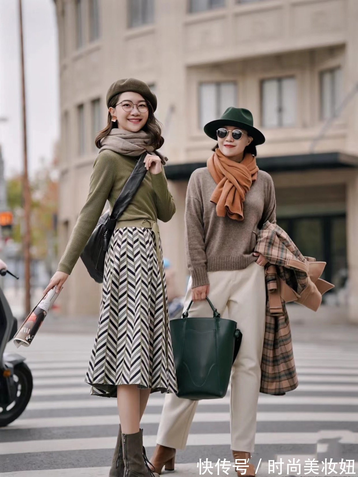 母女 “母女”穿搭不仅只有三木,这对母女也靠穿搭火了,气质高级优雅