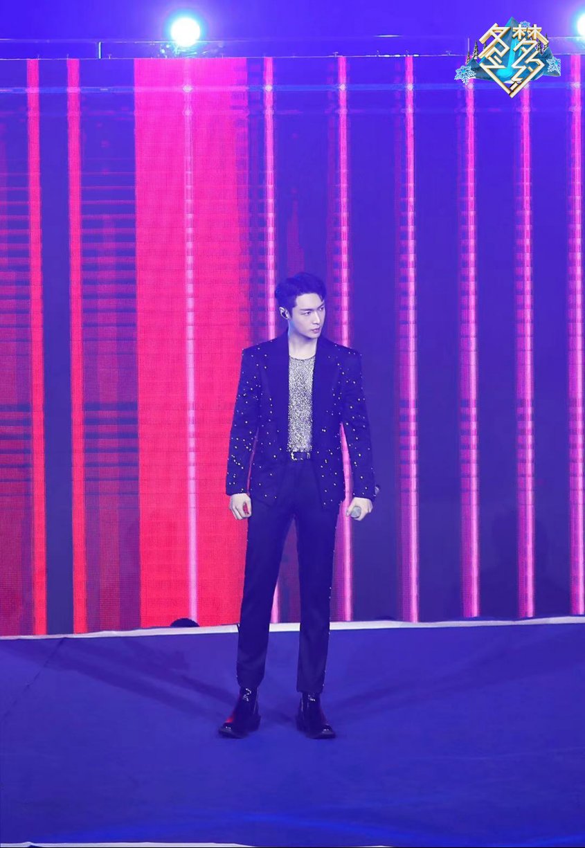 北京卫视《冬梦之约》开播,张艺兴探秘全新冰立方带来音乐大秀