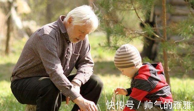 父母|老人帮忙带娃跟没老人带娃,3个家庭前后对比,差距一目了然!