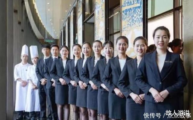 她是“国宴级服务员”,为各国宴会服务3次,一般宴会都请不动她