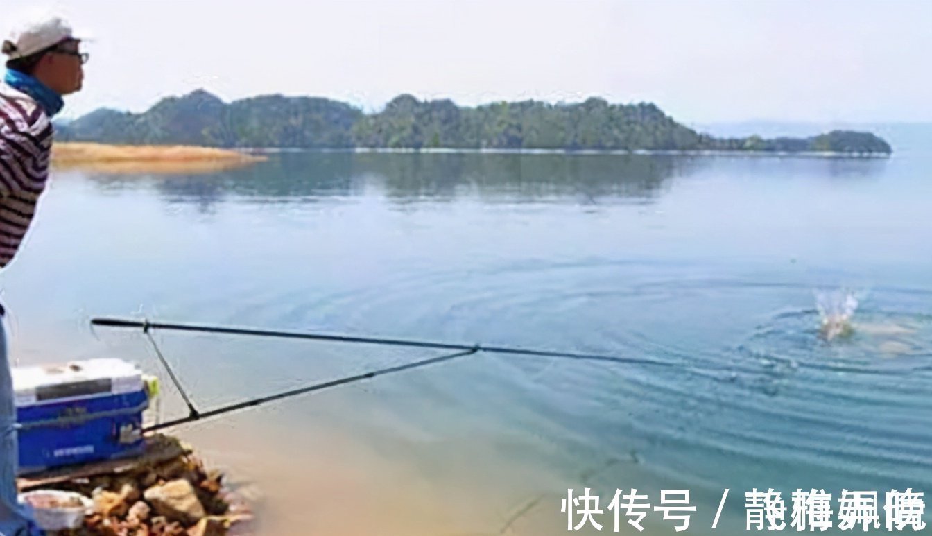 搅拌均匀|最靠谱的冬季打窝技巧,以及实用窝料自制方法,屡试不爽