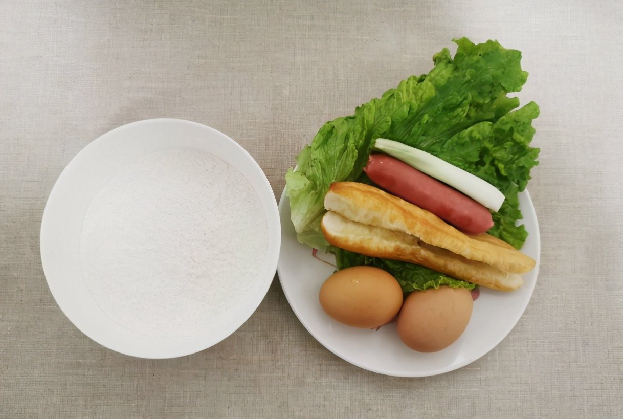 自己做的煎饼果子，和外面味道一模一样