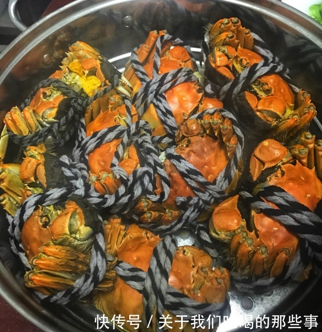 鲜美|清蒸蟹用冷水还是开水？牢记3个技巧，鲜嫩又鲜美，腿不掉黄不流