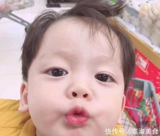 小宝宝|儿子出生“丑哭”妈妈，长大后却变成男神，妈妈幸好没扔了