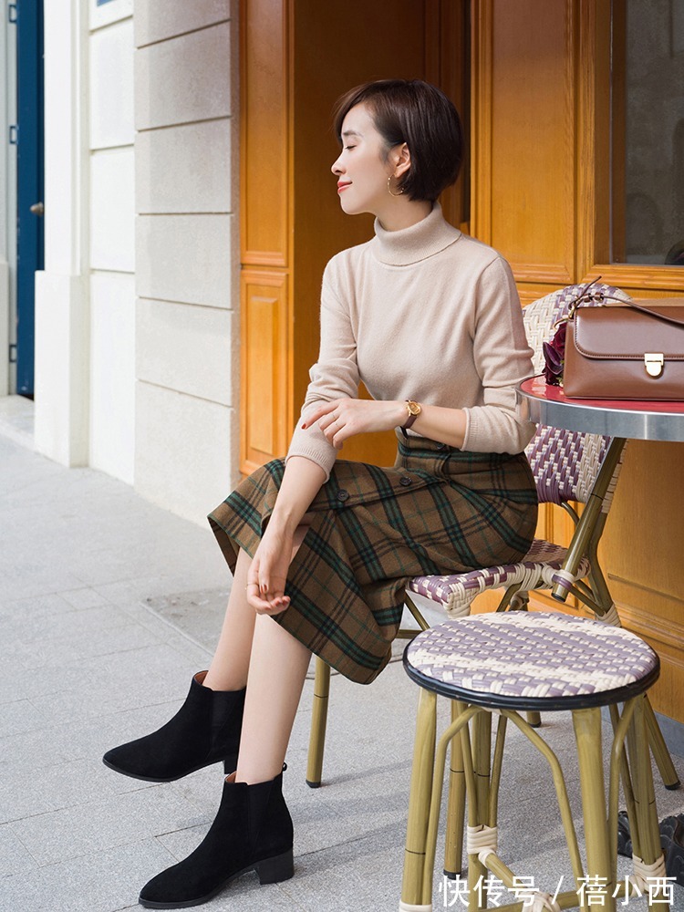 搭配|冬季建议多穿“踝靴”,搭配半身裙保暖又优雅,搭配大衣高级时髦