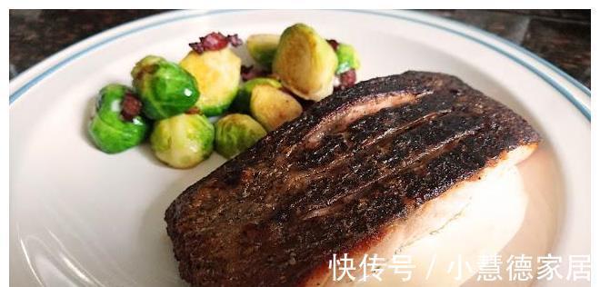 培根|煎鱼时,直接下油锅是不对的,掌握这个技巧,鱼皮不破、鱼肉不散