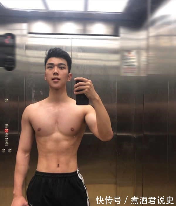 五官|健身的男生果然有气质,五官清秀中带着一抹俊俏,连笑都这么阳光!