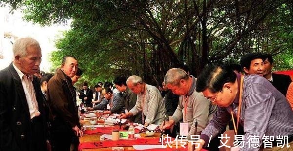 庙前&山海关孟姜女庙前有副对联,很多人不会读,郭沫若却说是天下奇联