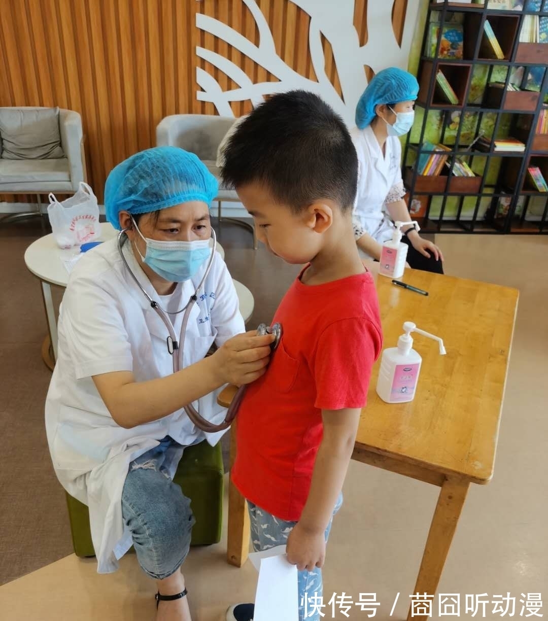 炸鸡|儿科主任呼吁停止食用,常吃易伤害孩子发育,提醒:赶紧撤下餐桌