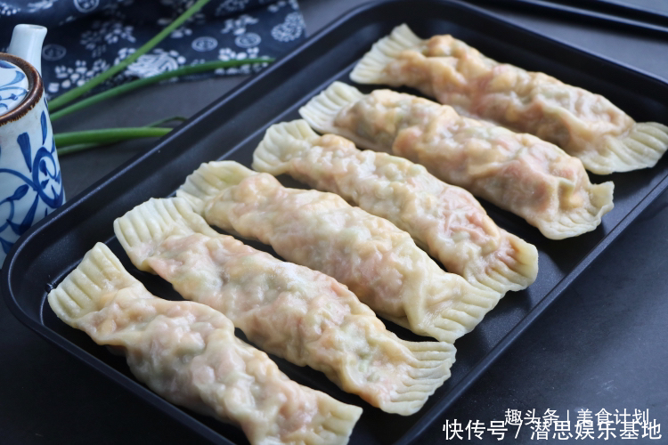 天热别蒸包子,教你懒人吃法,卷一卷8分钟出锅,早餐上桌准吃光