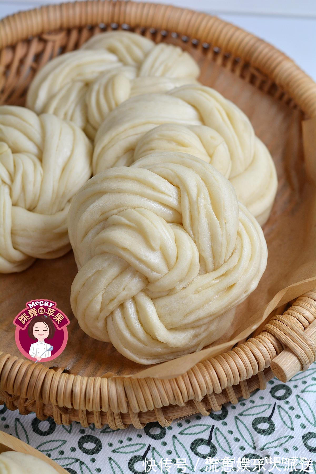 酵母|教你做个绣球花卷,又白又嫩又暄软,发面多加一料,面团高又白