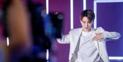 高晓松|混迹娱乐圈八年,老天却不赏饭吃?决赛称王的刘雨昕,靠什么逆袭