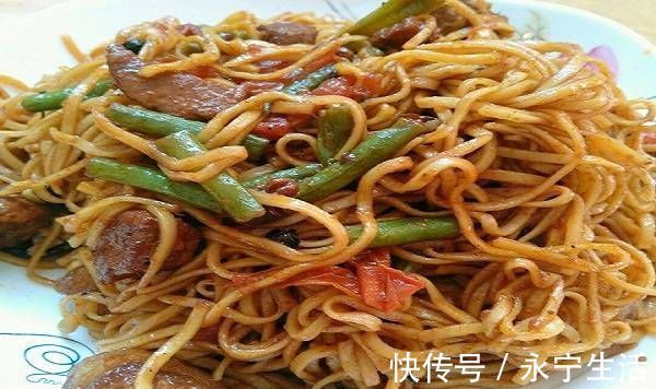 面条不用煮、不用炒,大厨教你,比煮的好吃,比炒的省时还简单
