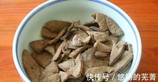 炒制|猪肝营养价值高,清洗工作不能马虎,简单炒制,美味与营养兼备!
