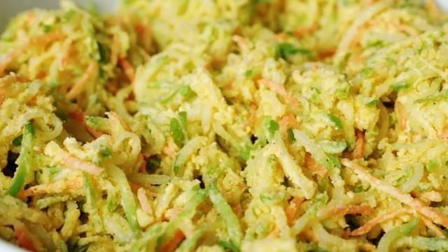 西葫芦|2根西葫芦,加1碗玉米面,隔天做3大锅,无水无油,好吃又饱腹