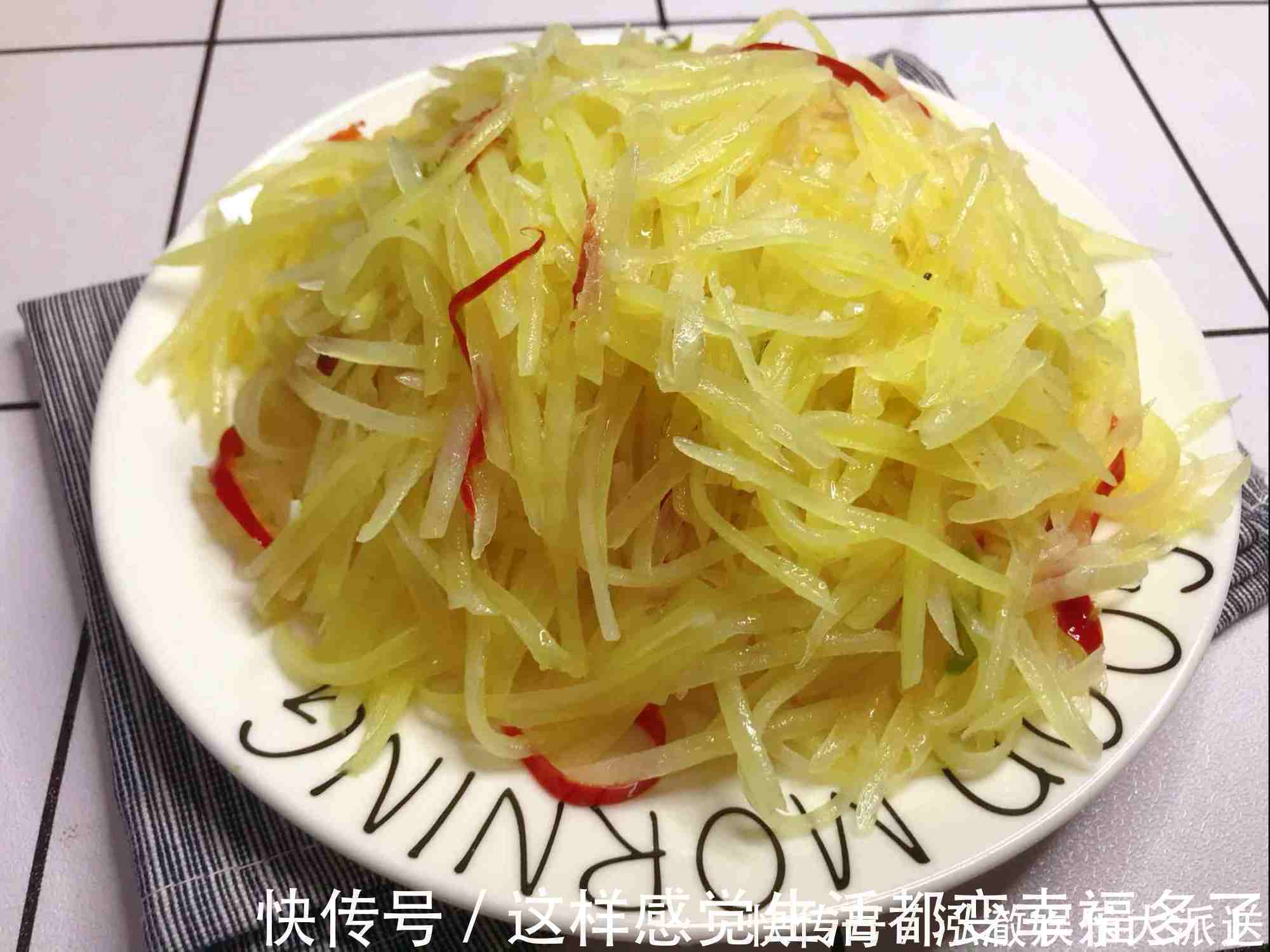 大厨教你炒土豆丝,学会这1个小技巧,做的比饭店的还香!