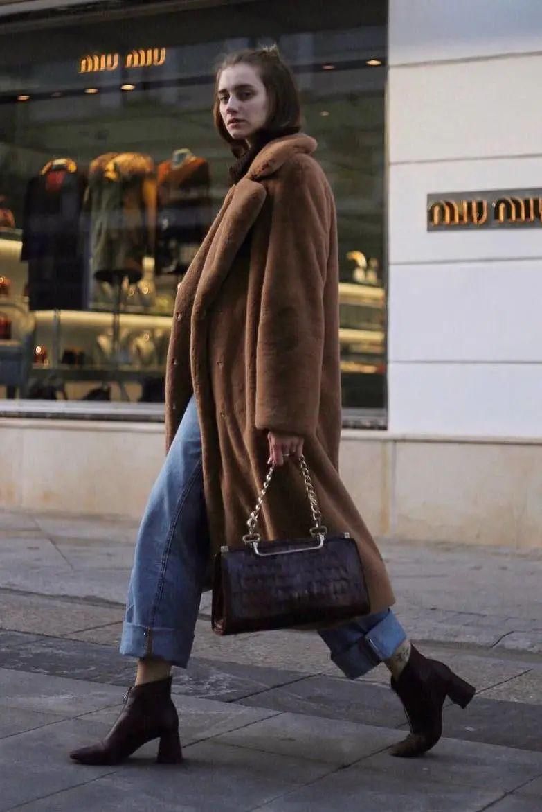  流行|“马丁靴”失宠了？“大衣＋这双鞋”正流行，时髦又显高！